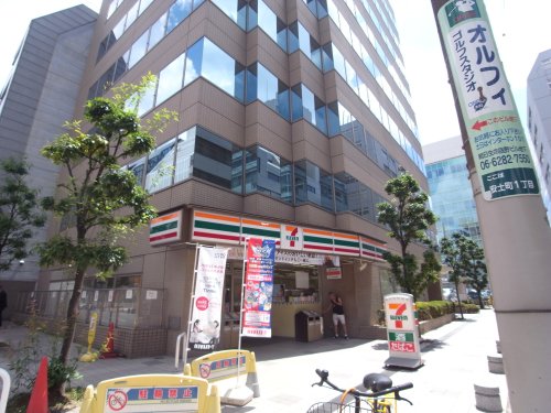 コンビニ　セブンイレブン 大阪安土町1丁目店（コンビニ）まで123m