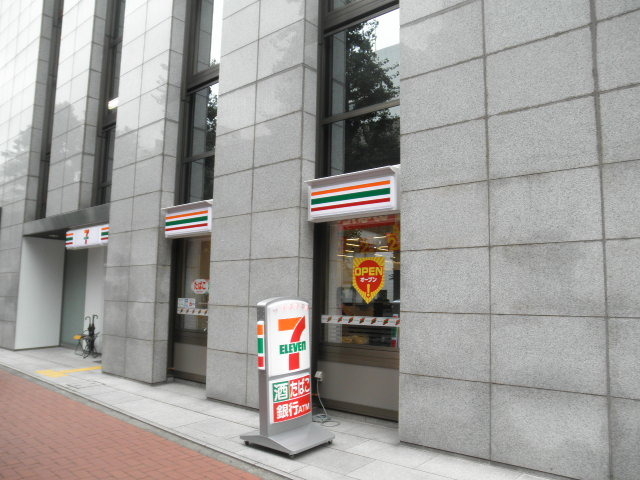 コンビニ　セブンイレブン日本橋本町3丁目店（コンビニ）まで275m