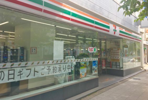 コンビニ　セブンイレブン小伝馬町駅前店（コンビニ）まで252m