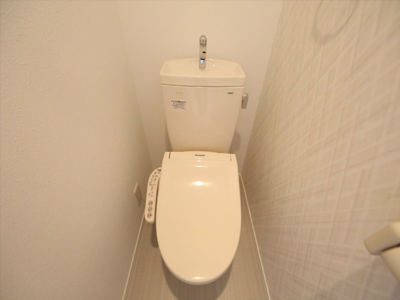 トイレ　温水洗浄暖房便座付トイレ