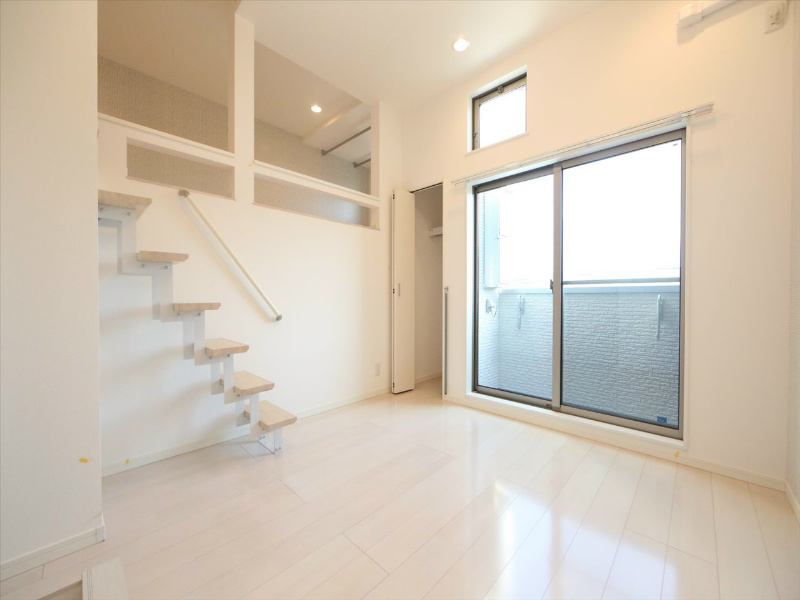 居室・リビング　洋室6.2帖　上階ロフト5.4帖（収納でも部屋でも使えます）