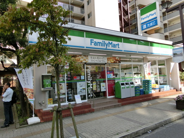 コンビニ　ファミリーマート本八幡駅南口店（コンビニ）まで229m