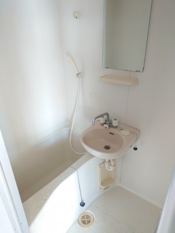 バス・シャワールーム　コンパクトで使いやすいお風呂です