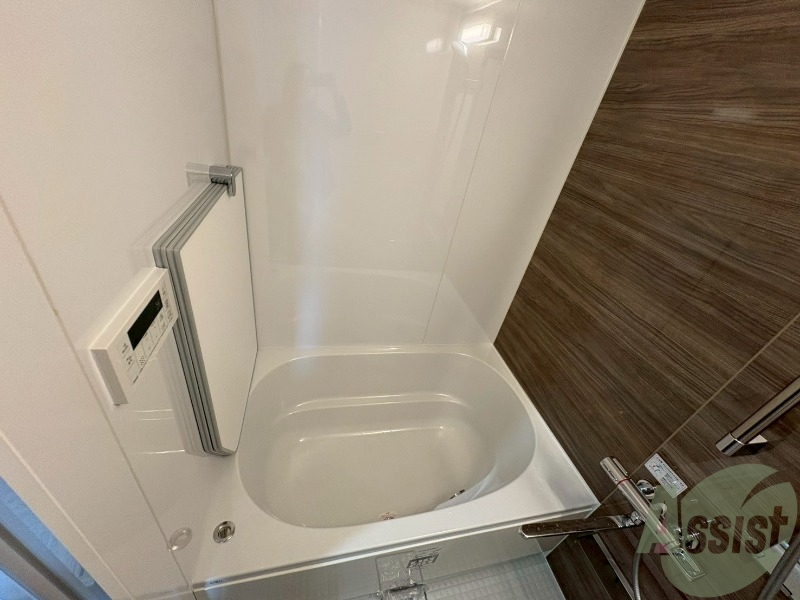 バス・シャワールーム　浴槽が広いので日々の疲れも癒されますね。