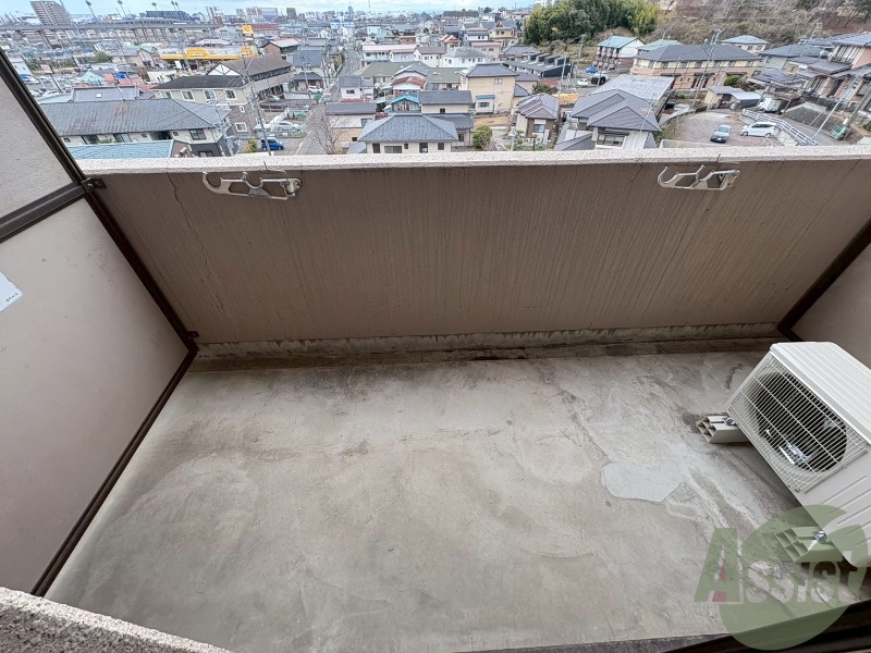 バルコニー　バルコニーに物干しがあるので洗濯物が干せます。