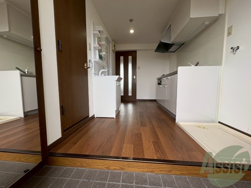 玄関　玄関が広く開放感があり、靴も履きやすいです。