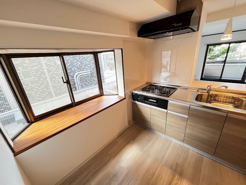 キッチン　出窓あり
