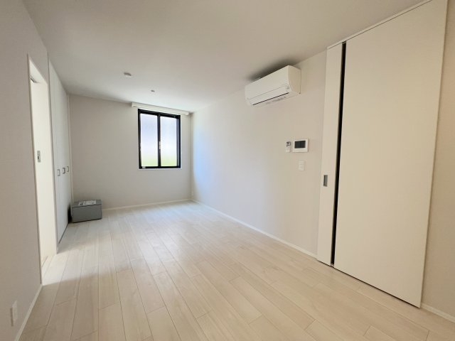 居室・リビング　★明るいフローリングの角部屋です★