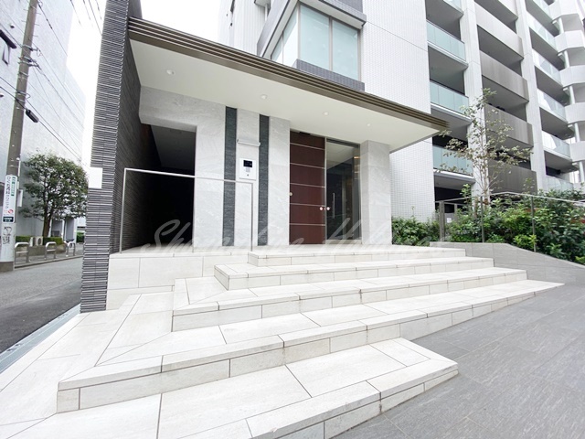 エントランス　清潔感のあるエントランスです♪