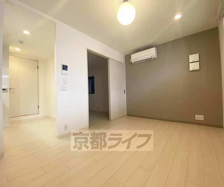 居室・リビング　落ち着いた雰囲気のお部屋です