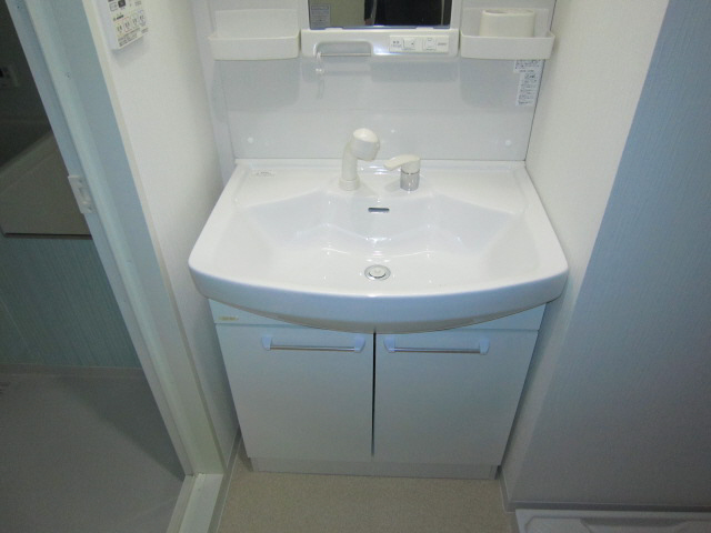 洗面設備　写真は同マンションの他のお部屋のものです