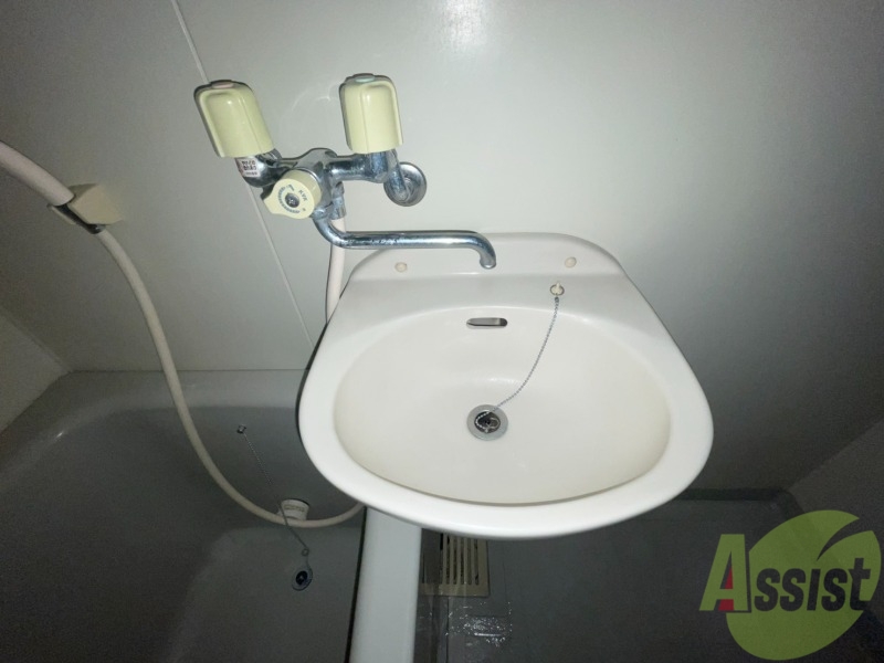 洗面設備　洗面台はバスルームの中にございましたよ～！