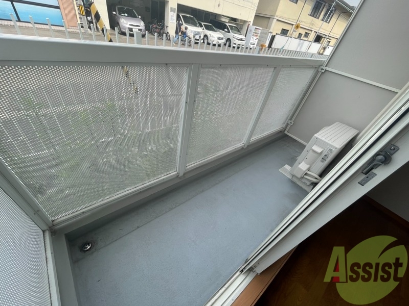 バルコニー　バルコニーがあるので洗濯物は外に干せそうですね～