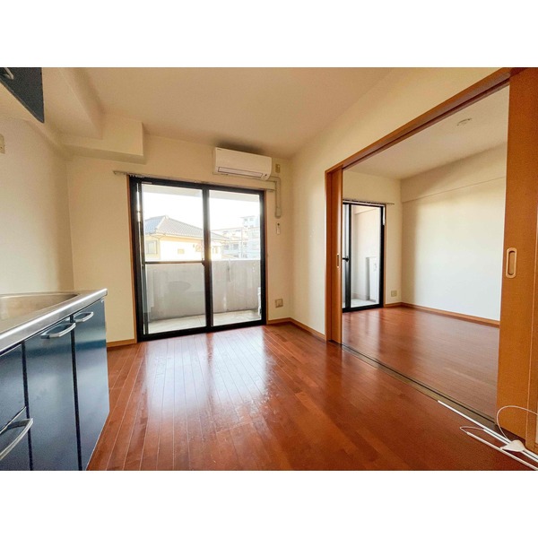 居室・リビング　開放感のあるリビングスペースです