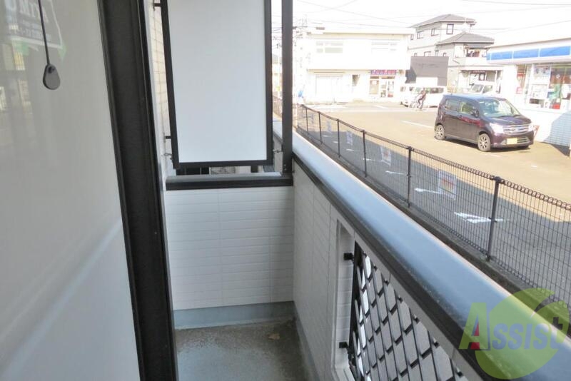 バルコニー　バルコニーはこちらです。お布団等干せそうですね。