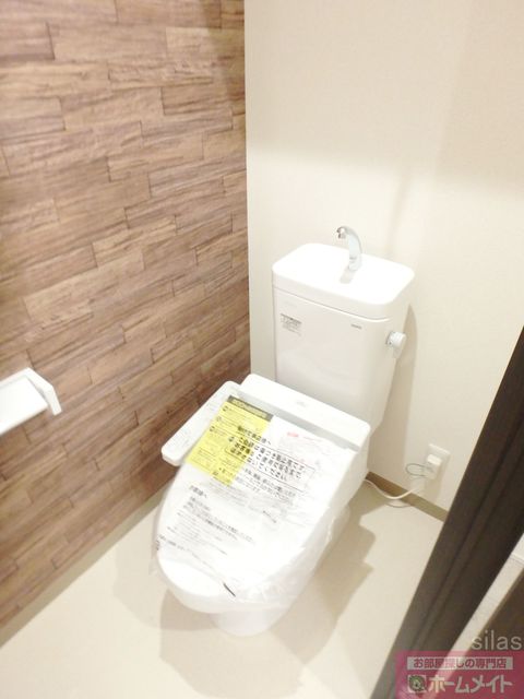 トイレ　同施工会社・同型モデルの室内です。（参考写真・イメージ写真）