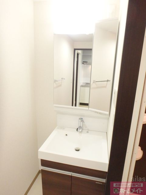 洗面設備　同施工会社・同型モデルの室内です。（参考写真・イメージ写真）