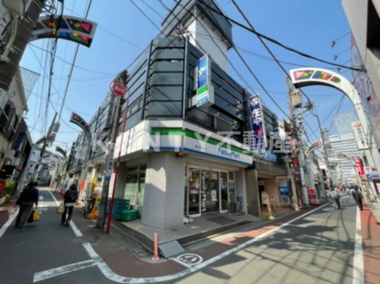 コンビニ　ファミリーマート 旗の台駅前店（コンビニ）まで52m