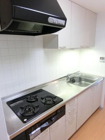 キッチン　★３口ガスシステムキッチンでお料理バッチリ★