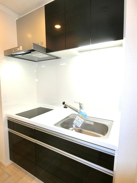 キッチン　同型の写真、配色に違いあり