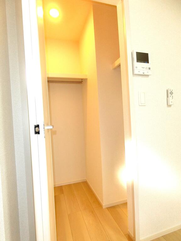 収納　同型の写真、配色に違いあり