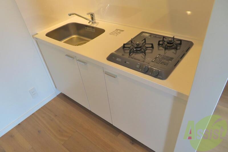 キッチン　ガスコンロ２口付いていて収納にも困りませんね