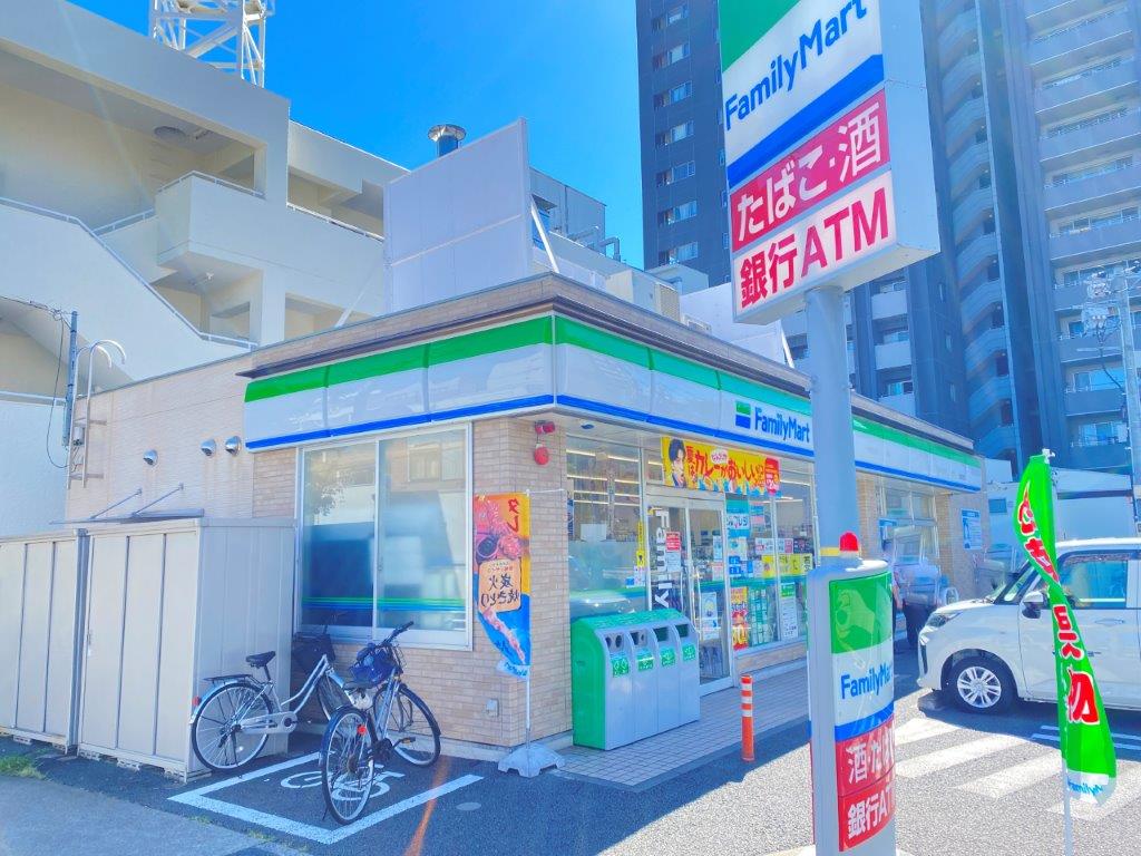 コンビニ　ファミリーマート代官町東店（コンビニ）まで307m