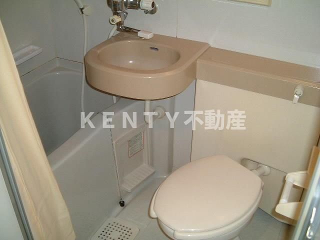 バス・シャワールーム　コンパクトで使いやすいお風呂です