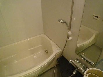 バス・シャワールーム　追い焚き機能、浴室乾燥機付きバス。