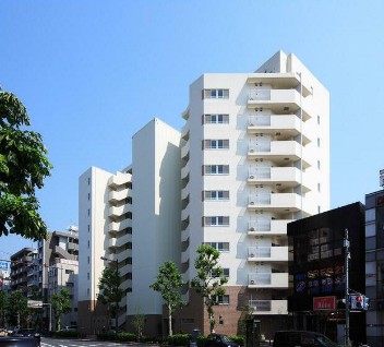 建物外観　鉄筋コンクリート造のがっちりとした建物。