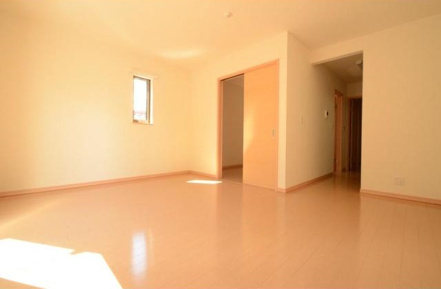 居室・リビング　開放感のあるゆったりとしたお部屋です♪こちらのリビングで趣味