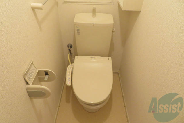 トイレ　トイレにはウォシュレットがついてます。快適に生活できますよ。