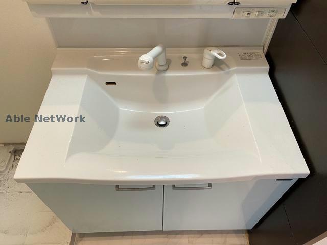 洗面設備　※同物件別部屋の写真です。