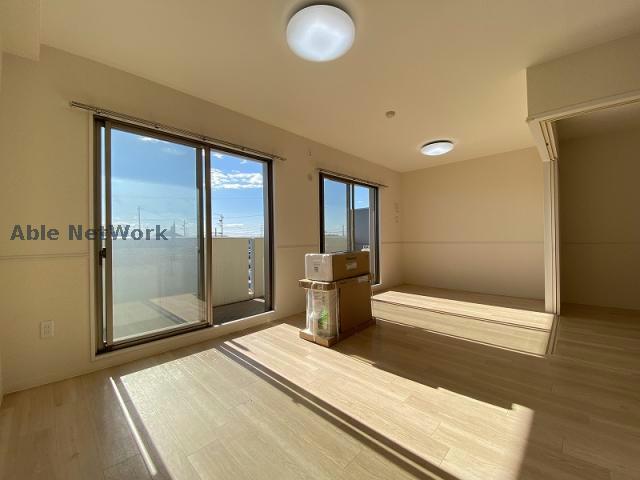 居室・リビング　※同物件別部屋の写真です。