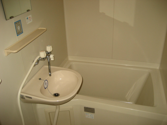 バス・シャワールーム　202号室のお部屋です