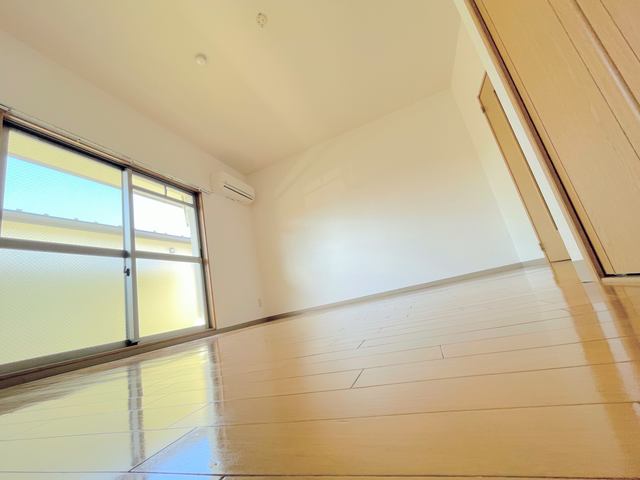 居室・リビング　写真は同タイプ別室です