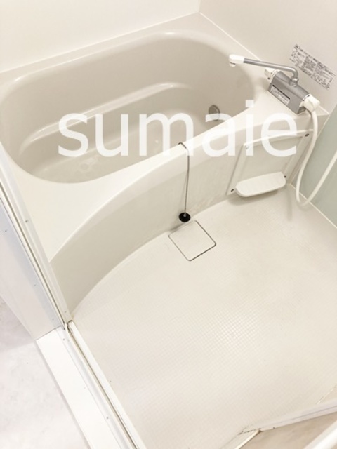 バス・シャワールーム　追い炊き機能付きバスルーム。