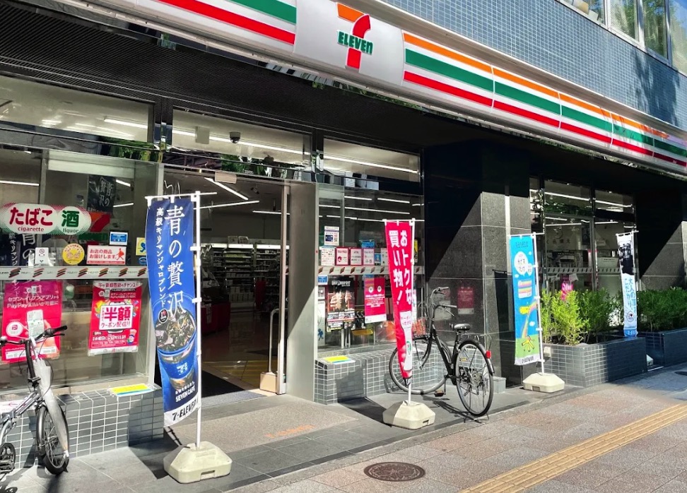 コンビニ　セブンイレブン台東駒形1丁目店（コンビニ）まで176m