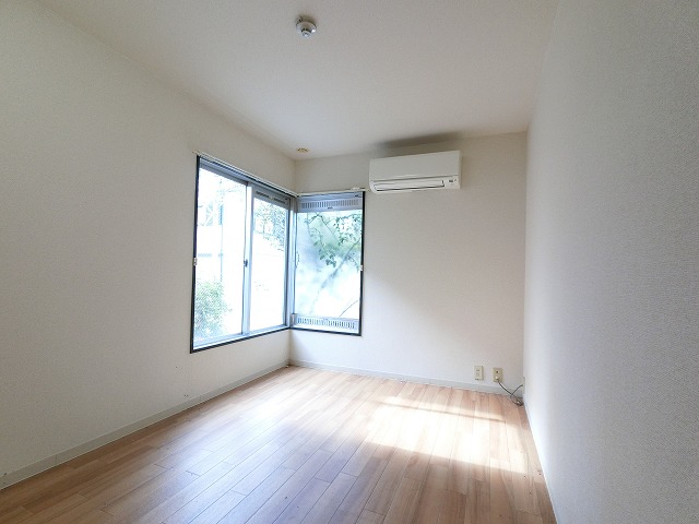 洗面設備　※室内は現況を優先します