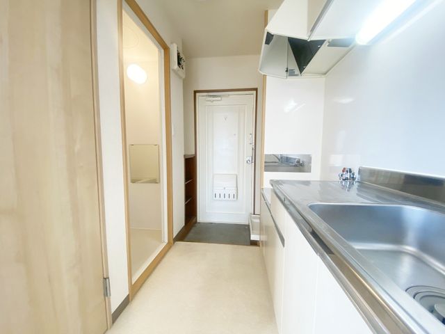 玄関　キッチン