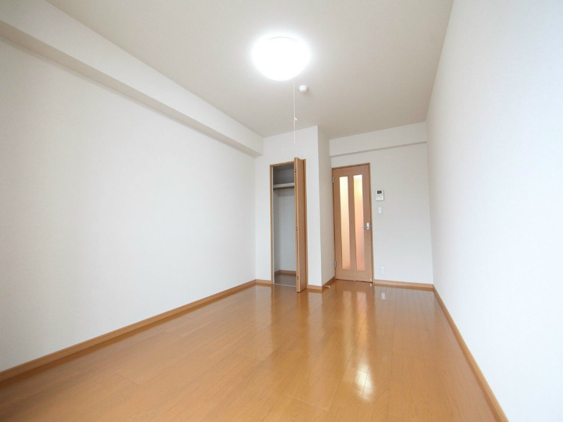 その他　洋室9.38帖　クローゼット付（収納充実してます）