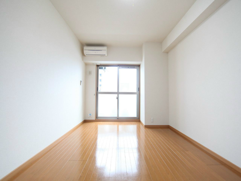 居室・リビング　洋室9.38帖　エアコン完備　南面バルコニー