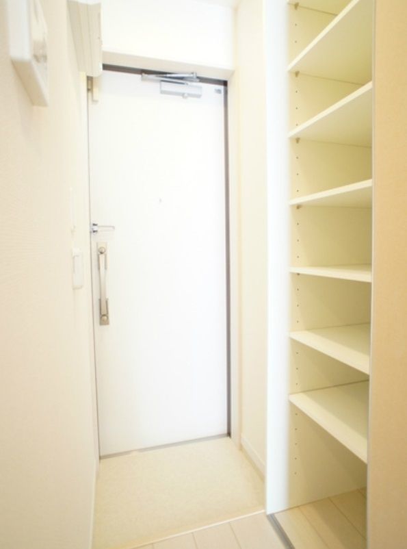 玄関　リブリ・エクレール