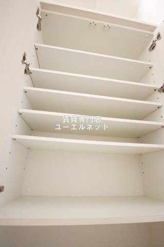 その他設備　収納力たっぷりのシューズボックスで玄関すっきり！