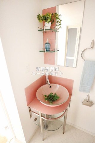 洗面設備　清潔感ある独立洗面台で毎日気持ちよく♪