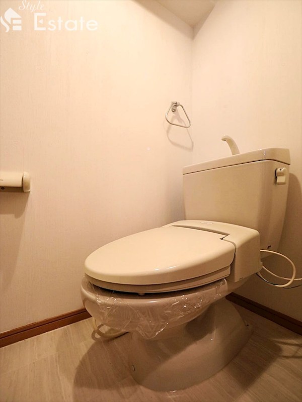 トイレ　温水洗浄便座