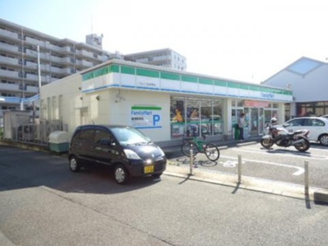 コンビニ　ファミリーマートトヨタくずは牧野店（コンビニ）まで394m