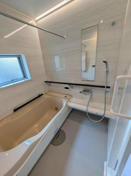 バス・シャワールーム　コンパクトで使いやすいお風呂です