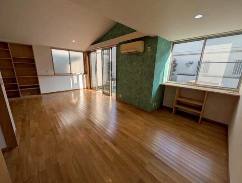 その他部屋・スペース　開放的な寝室です