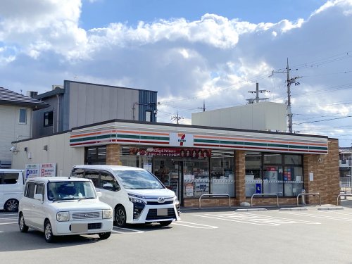 コンビニ　セブンイレブン 堺金岡町店（コンビニ）まで63m